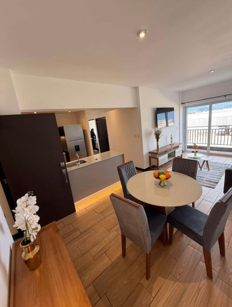 Apartamento Amueblado de 2 Dormitorios en Renta en Altos de Occidente Torre 1